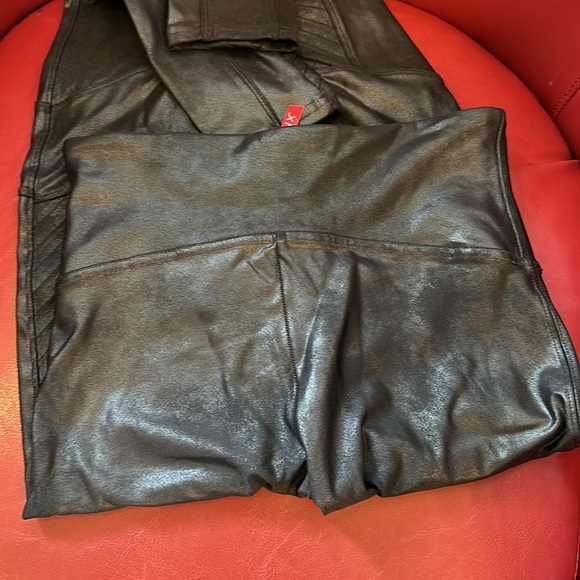 Spanx Vegan Leather Moto Leggings size Medium - Picture 9 of 9